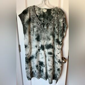 One World Beach Tunic Top. Greyish/Green Tie-Dye Print w/Embroidered Accents XL